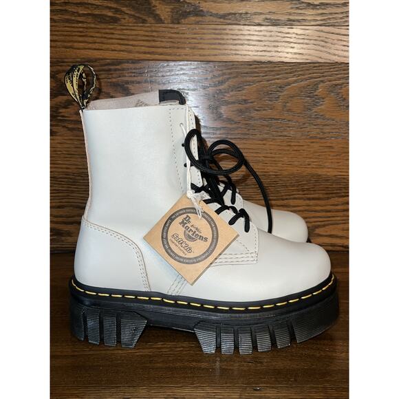 NWT Dr Martens Audrick 8-Eye Women’s Grey Leather Platform Boots Sz US 7 38 - Picture 1 of 8